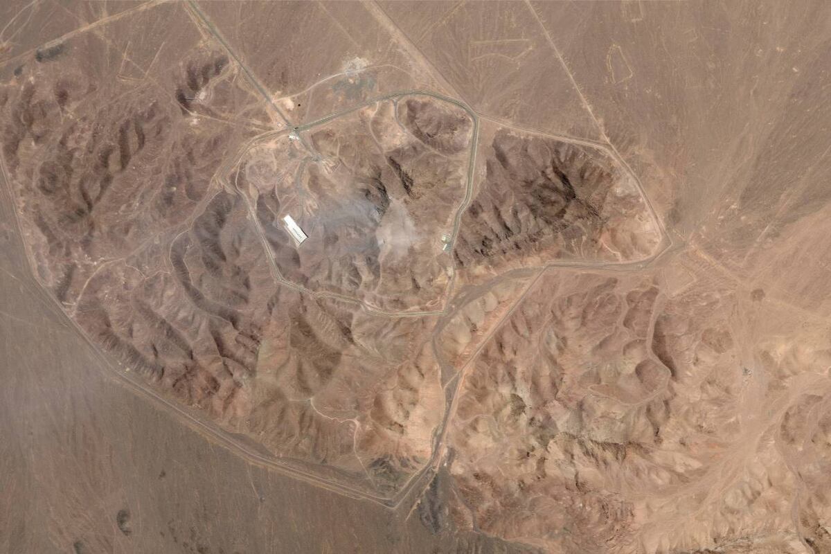 Imagen satelital de la instalación nuclear de Irán en Fordo tras el ataque de Estados Unidos, el domingo 22 de junio de 2025. (Planet Labs PBC vía AP)