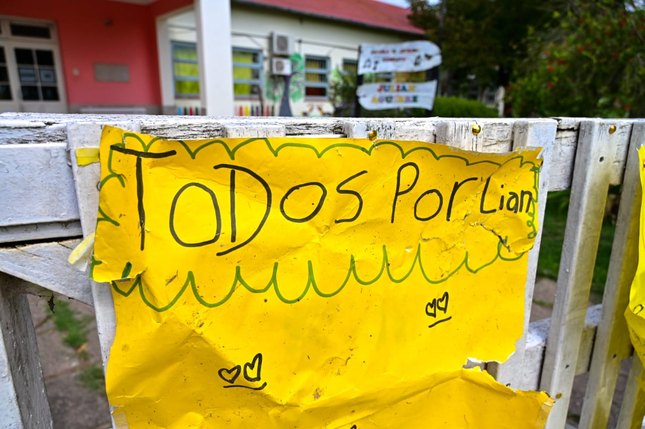 En Ballesteros Sud, la comunidad de la escuela a la que iba el niño se sumó a los pedidos de Justicia.  (La Voz)