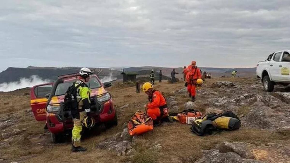 El cuerpo de bomberos y la brigada de rescate brasilera llevó a cabo un operativo de más de 10 horas.