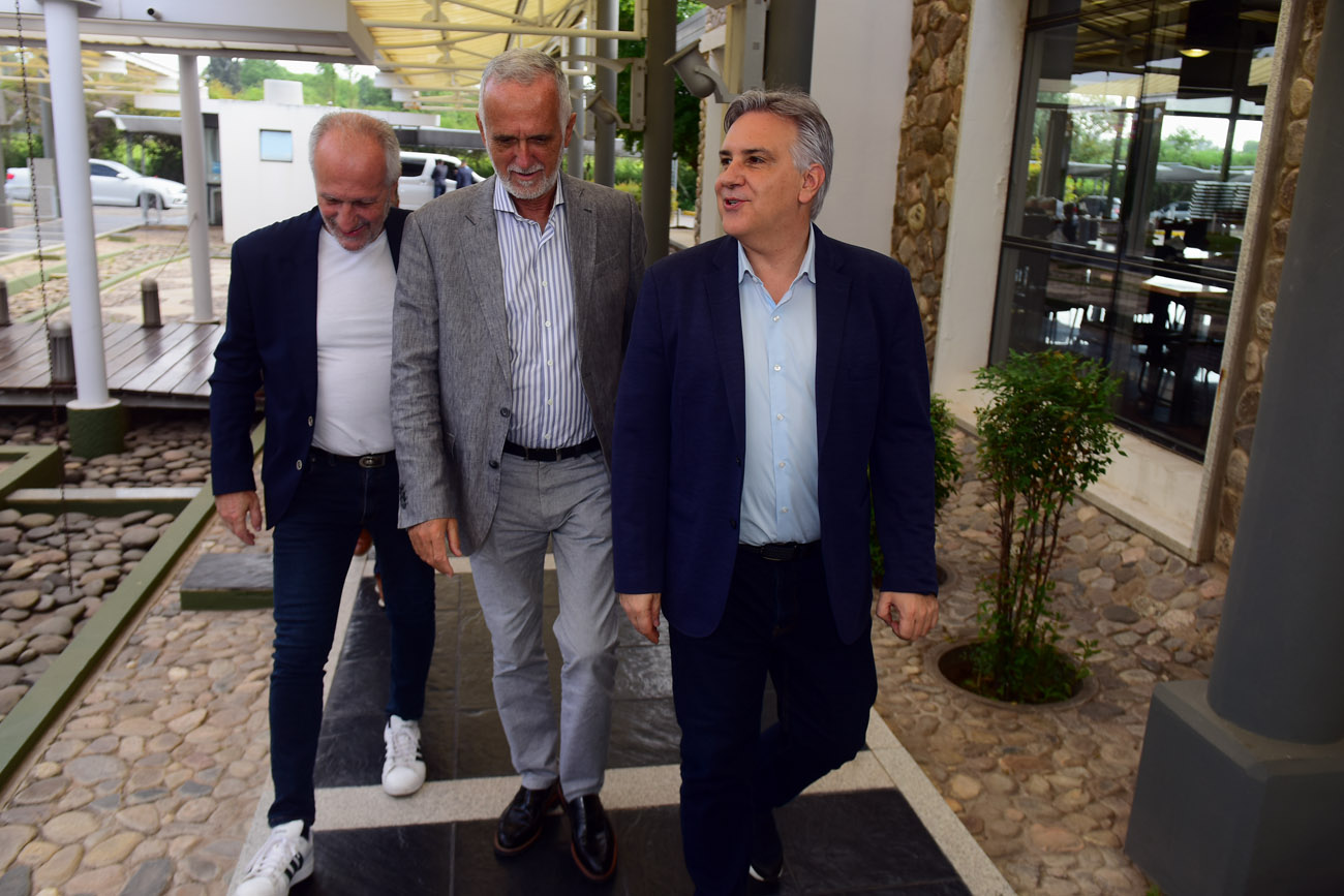 El gobernador Martín Llaryora en la mañana del Streaming de La Voz en Vivo. (Nicolás Bravo / La Voz)