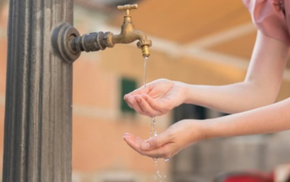 El agua potable, clave para el desarrollo. (La Voz).