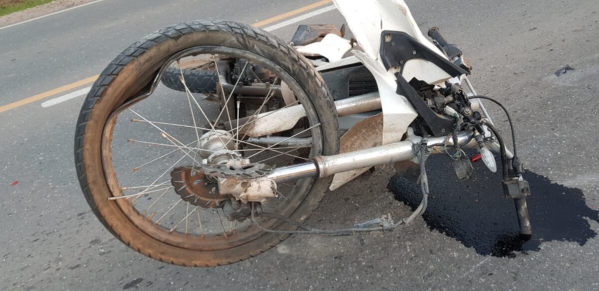 Choque en Anisacate. Un motociclista de 29 años resultó gravemente herido. (Foto / Lisandro Guzmán / La Voz)