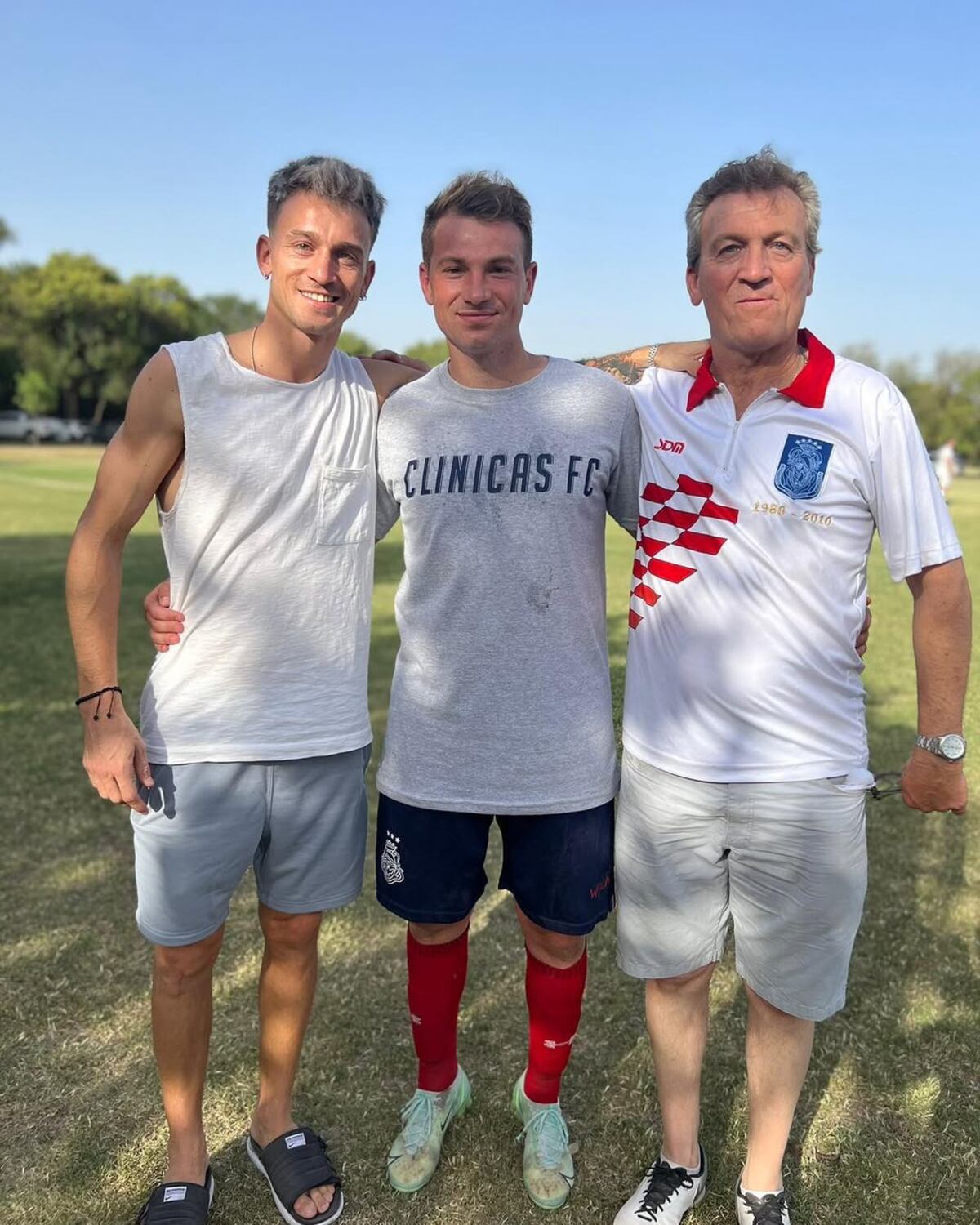 René Mainero, junto a sus hijos Guido y Franco. Puro Instituto. (Gentileza).