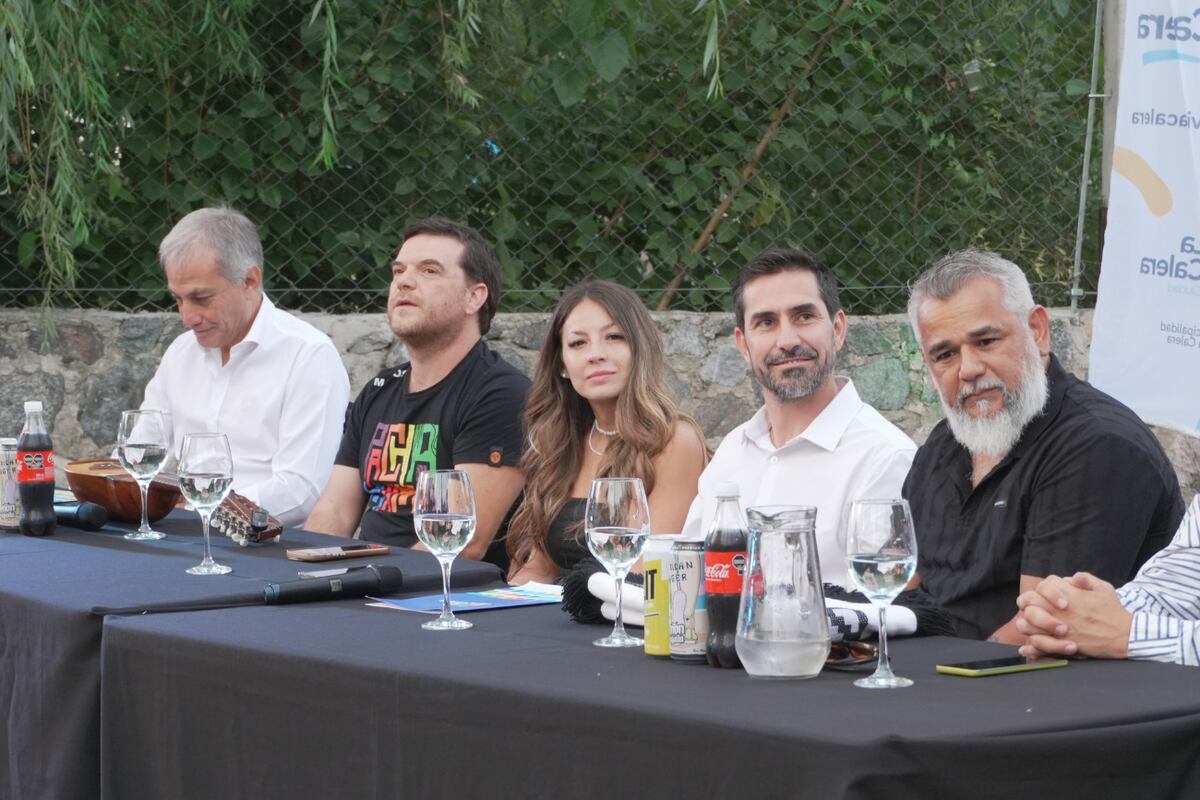 El lanzamiento contó con la presencia de artistas que formarán parte de la destacada grilla, entre ellos Magui Olave, Pachi Herrera y Chaco Andrada (La Callejera), quienes acompañaron la presentación y adelantaron lo que será un fin de semana a pura música,sabores y encuentro familiar.