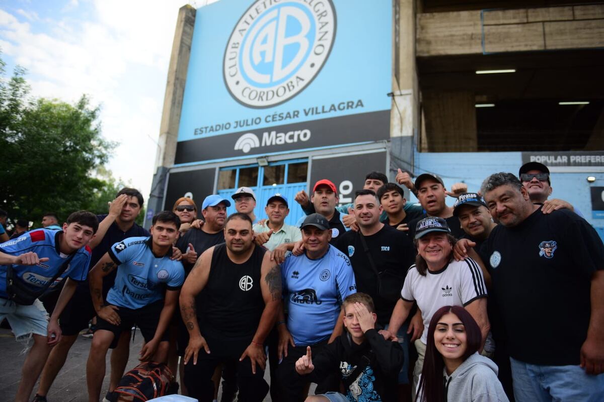 Los hinchas de Belgrano en la previa (José Hernández / La Voz)