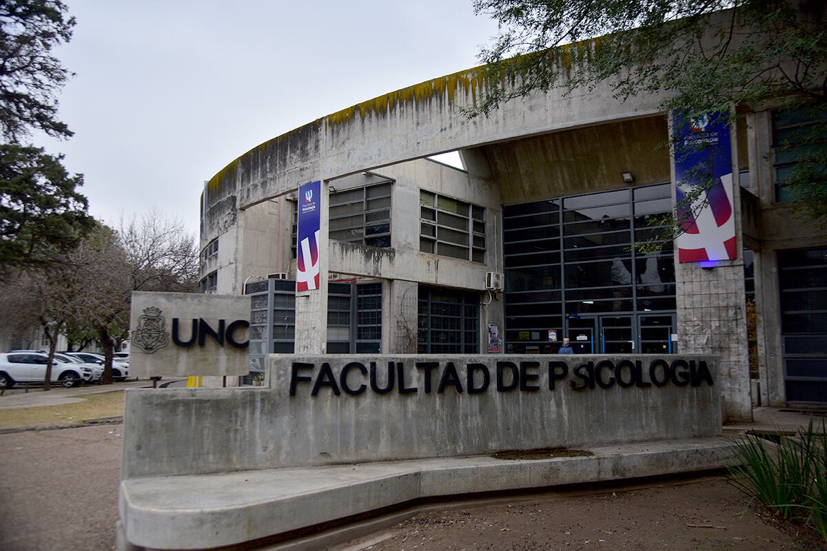 Paro docente en la Universidad Nacional de Córdoba (UNC) por 48 horas, convocado por la Asociación de Docentes e Investigadores Universitarios de Córdoba (Adiuc). (Pedro Castillo / La Voz)