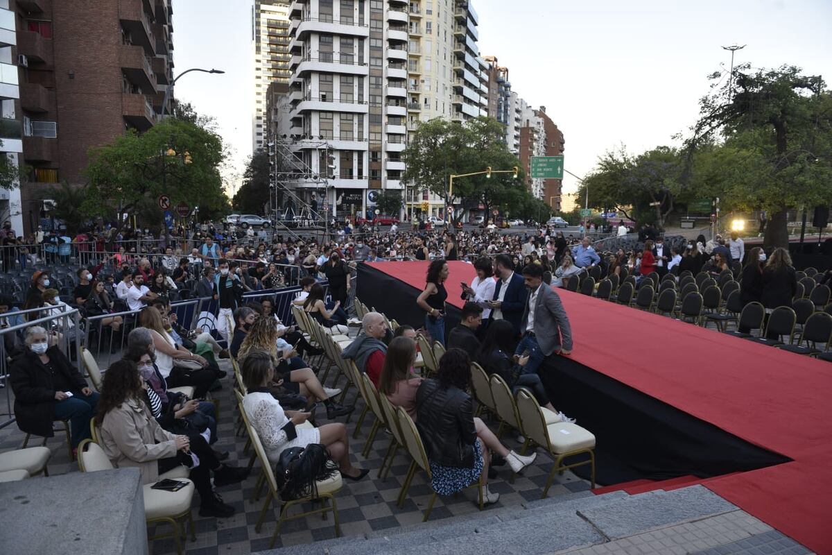 Desfile Real en las escalinatas del Parque Sarmiento. (Facundo Luque/La Voz)