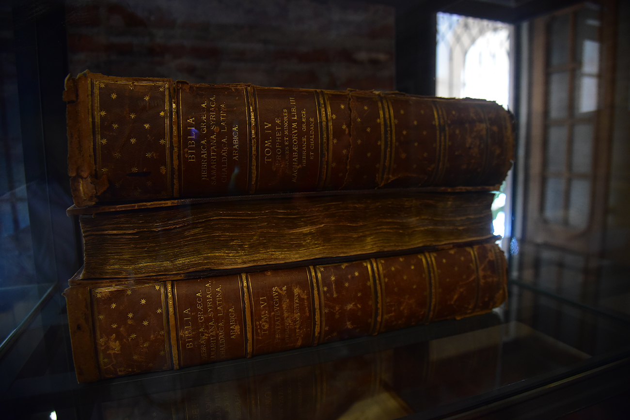 Biblia Políglota de París de la Colección Jesuítica de Córdoba. (Pedro Castillo / La Voz)