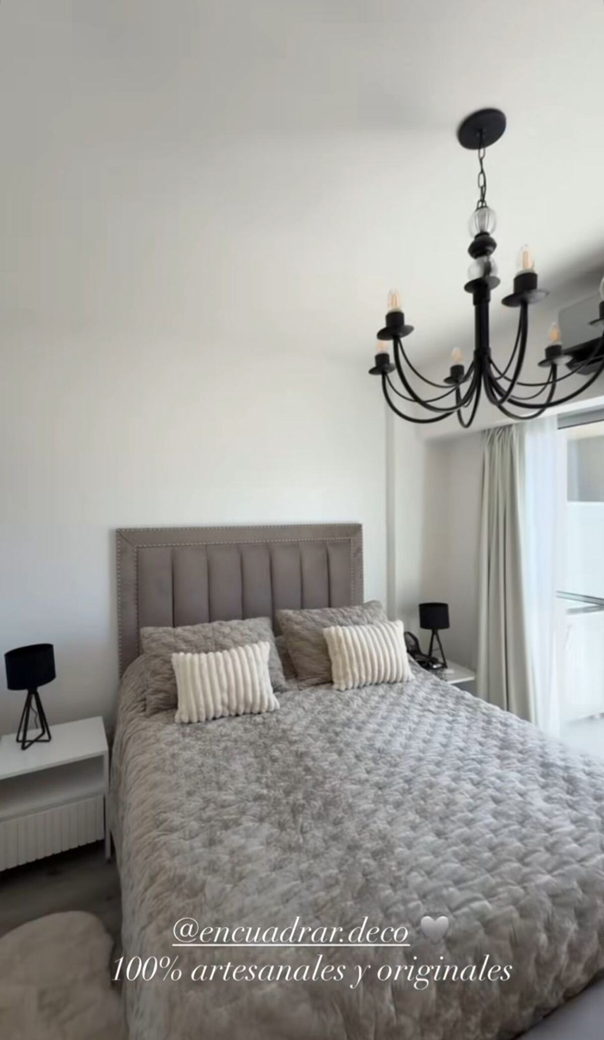 Julieta Poggio mostró la habitación de su nuevo departamento.