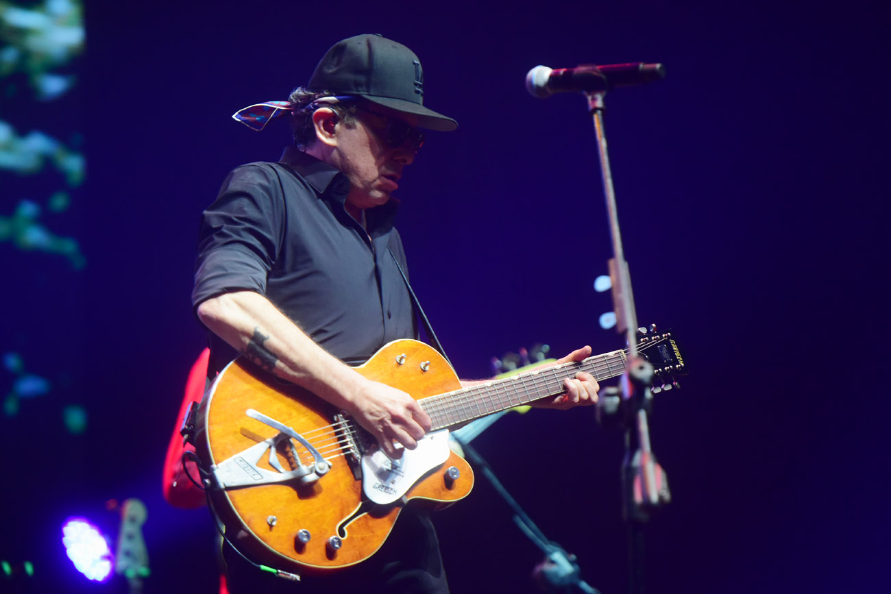 Andrés Calamaro brilló en la Plaza de la música: rock y juventud