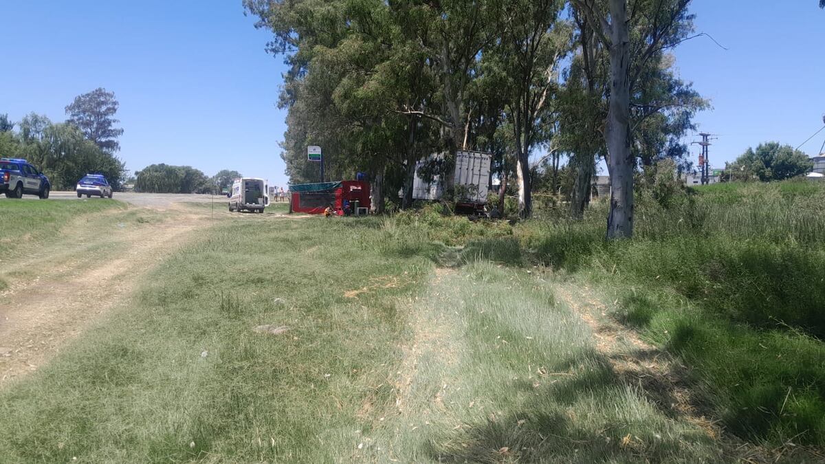 Un camionero alcoholizado despistó en Ruta 7 y terminó internado en Laboulaye (Foto: Policía de Córdoba)