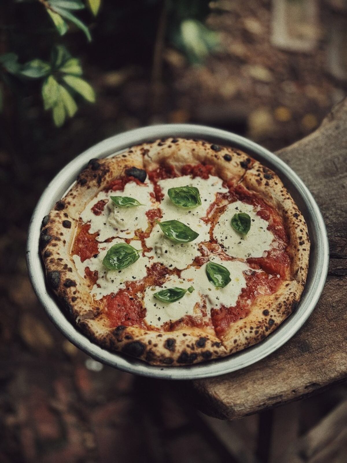 Chris Martin probó la pizza Margarita y la pizza de hongos de Chui.