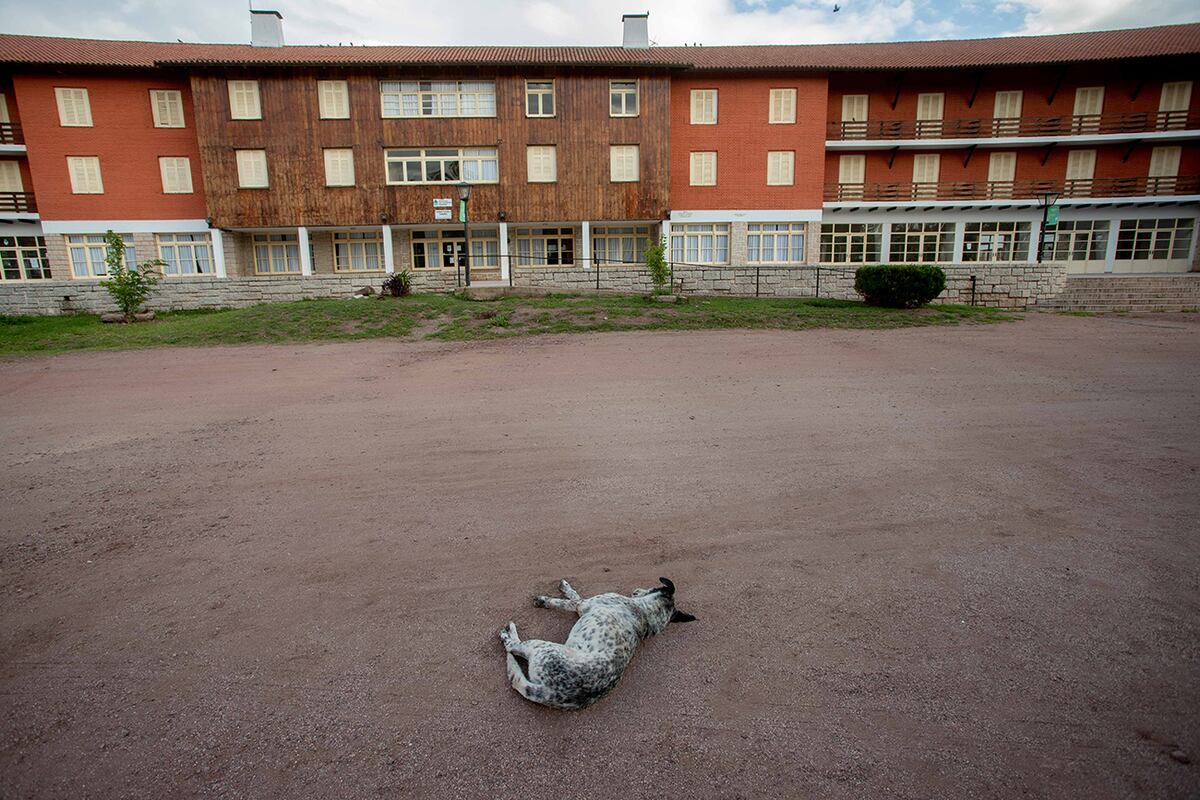Embalse: Hoteles de la unidad turística estatal, sin actividad. . (La Voz)