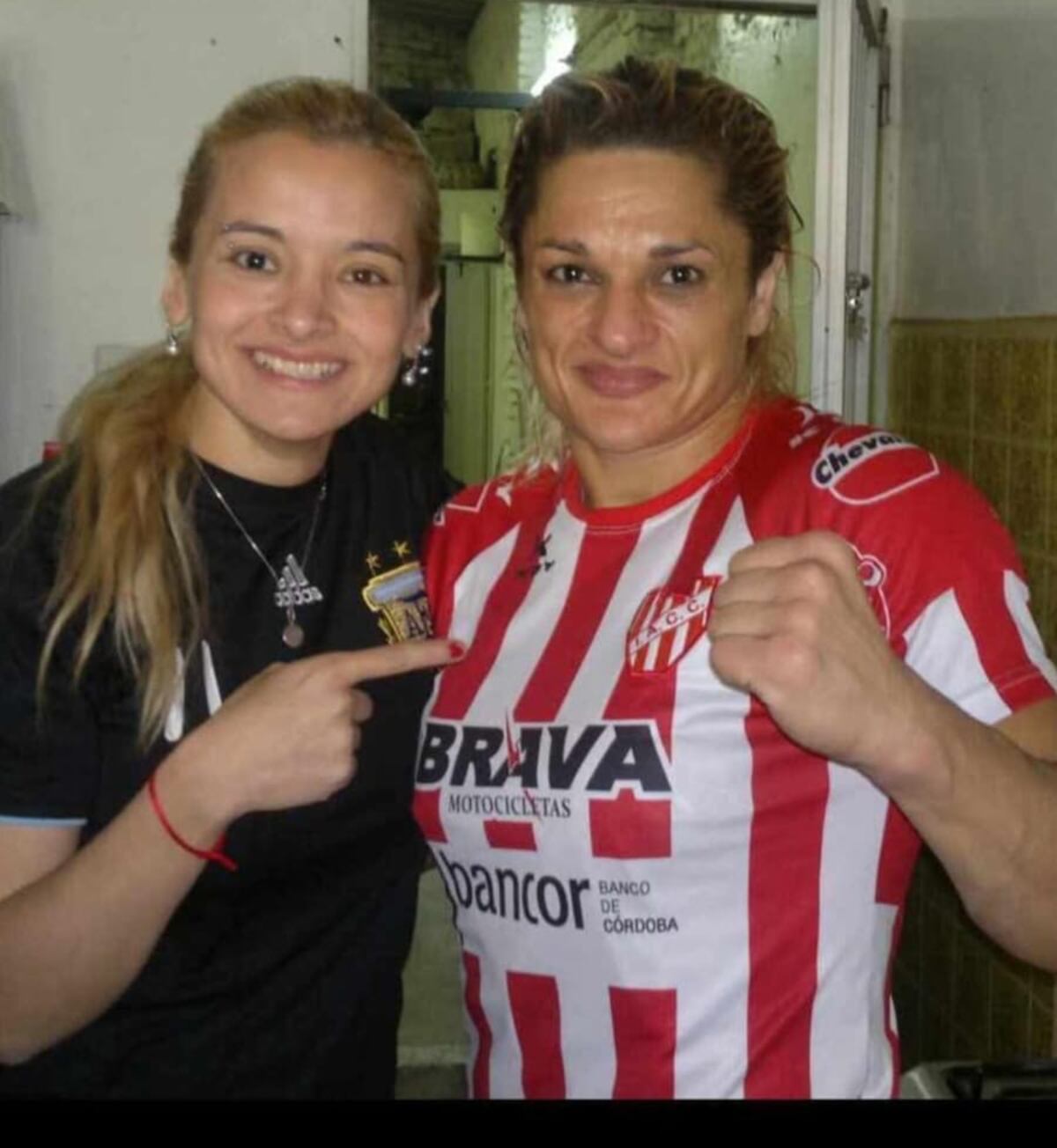 La Locomotora Oliveras, Instituto y el recuerdo de “La Gloriosa”, la boxeadora albirroja. (Gentileza Sandra Villarruel).