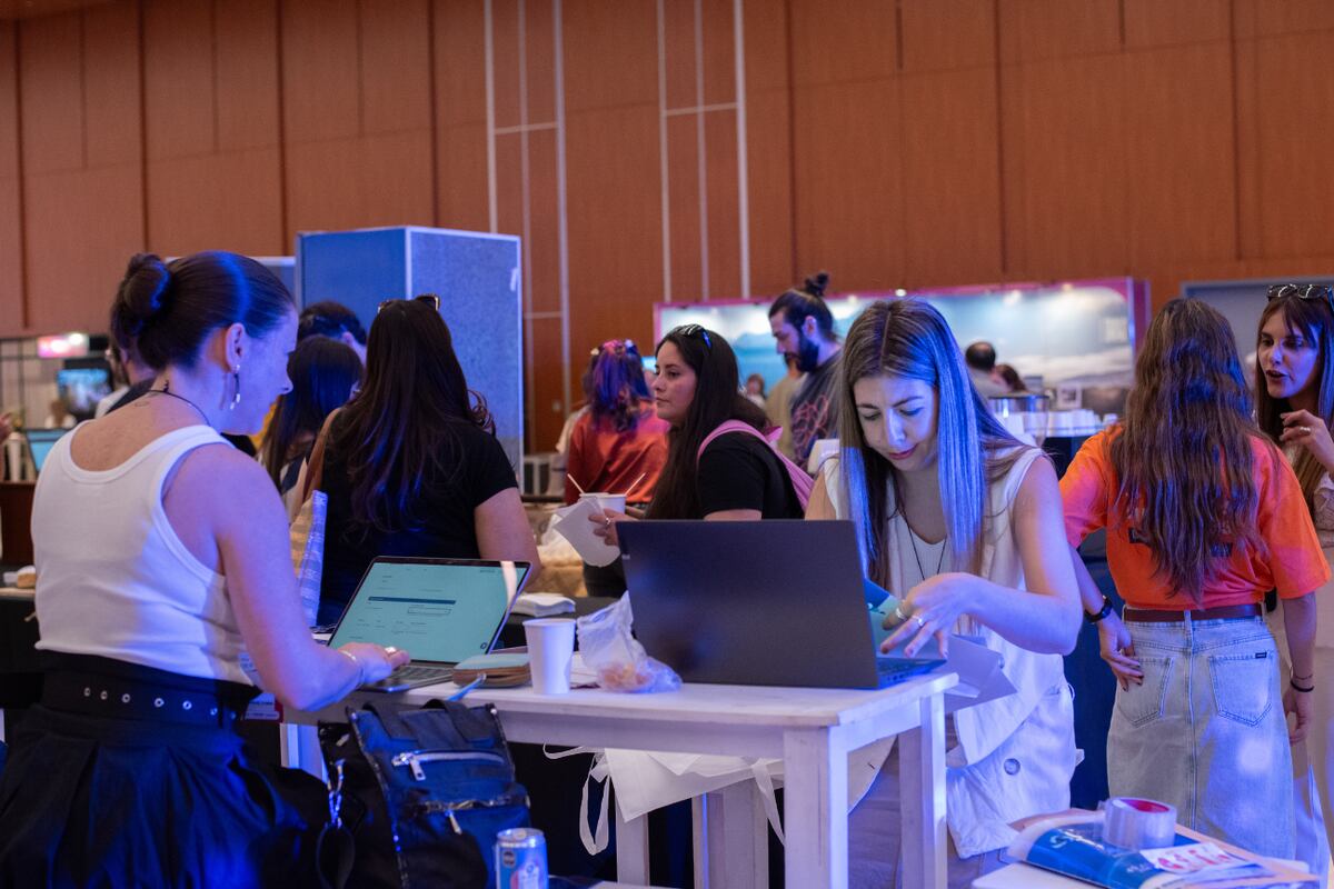 Mercado de Viajes invita al público a recorrer stands, descubrir destinos, aprovechar descuentos exclusivos y vivir la feria como una verdadera fiesta del turismo.