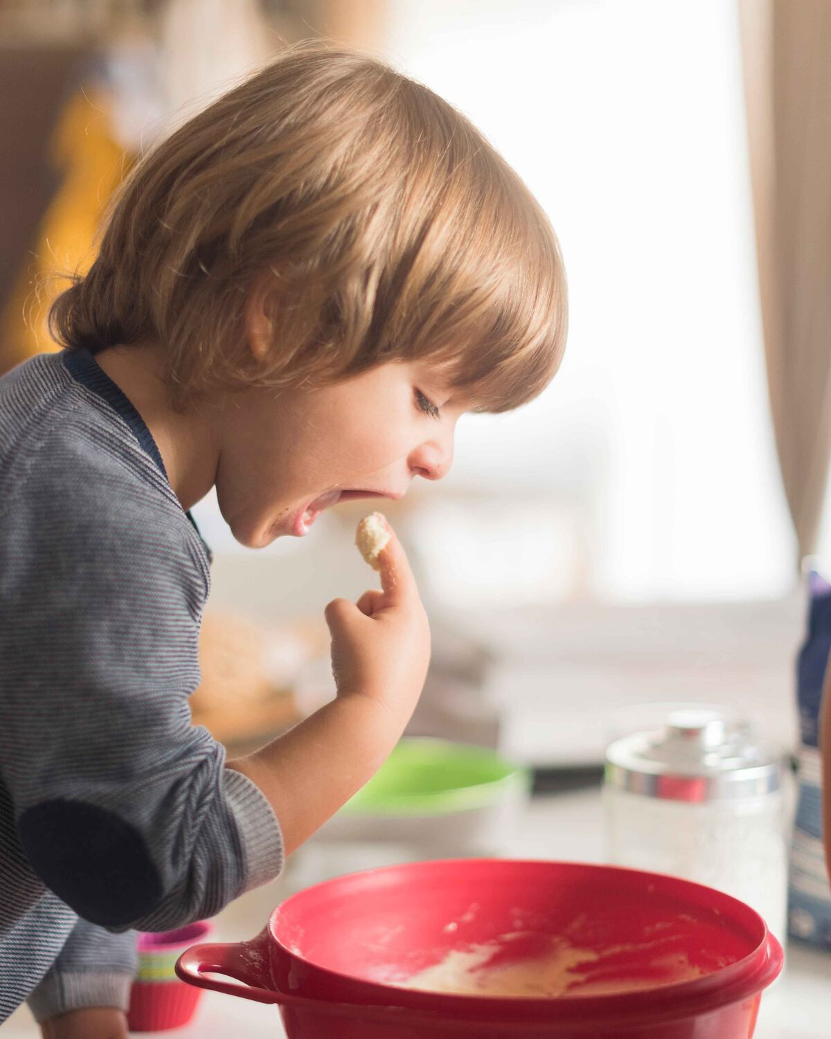 Alergia alimentaria infantil: un gran estudio identifica los factores del primer año que más aumentan el riesgo. (Freepik)