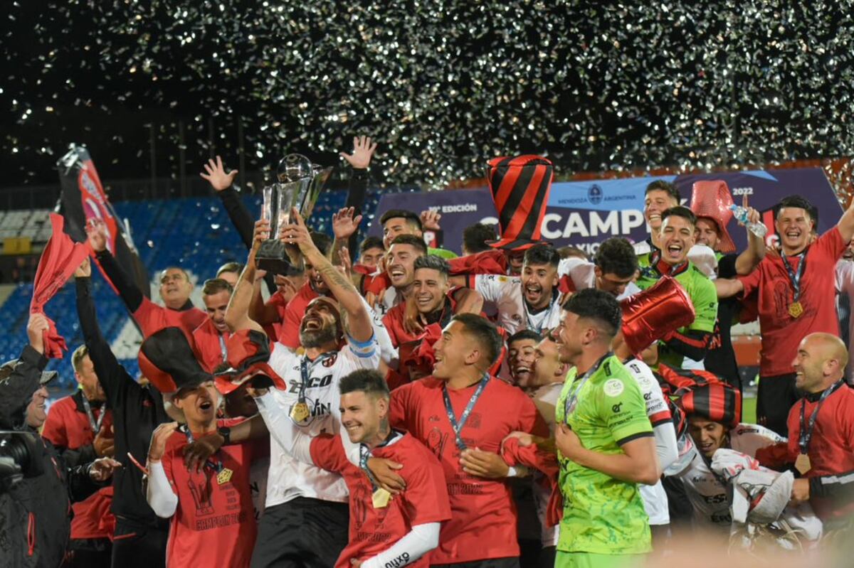 Patronato camepón. Qué dijo el capitán Carlos Quintana. (Patronato / Twitter)