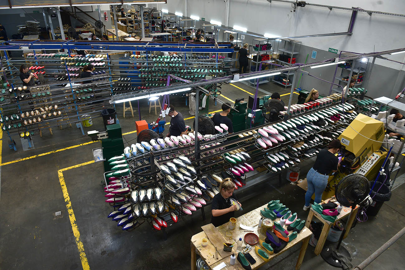 "Fast food". El modelo de organización de la fábrica, basado en procesos simples estandarizados, está inspirado en el que con tanto éxito utiliza el negocio del fast food (Ramiro Pereyra / La Voz)