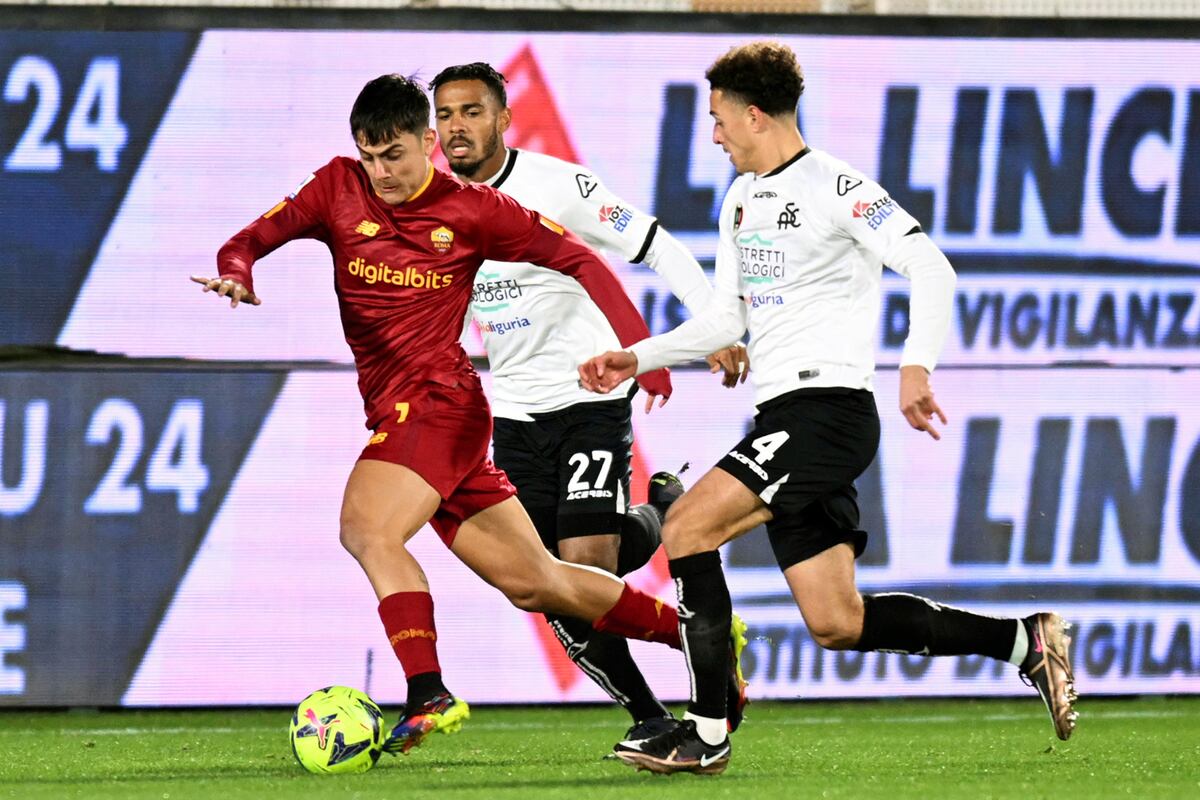 Paulo Dybala está en un gran nivel en este 2023 y es la gran figura de la Roma. (AP).
