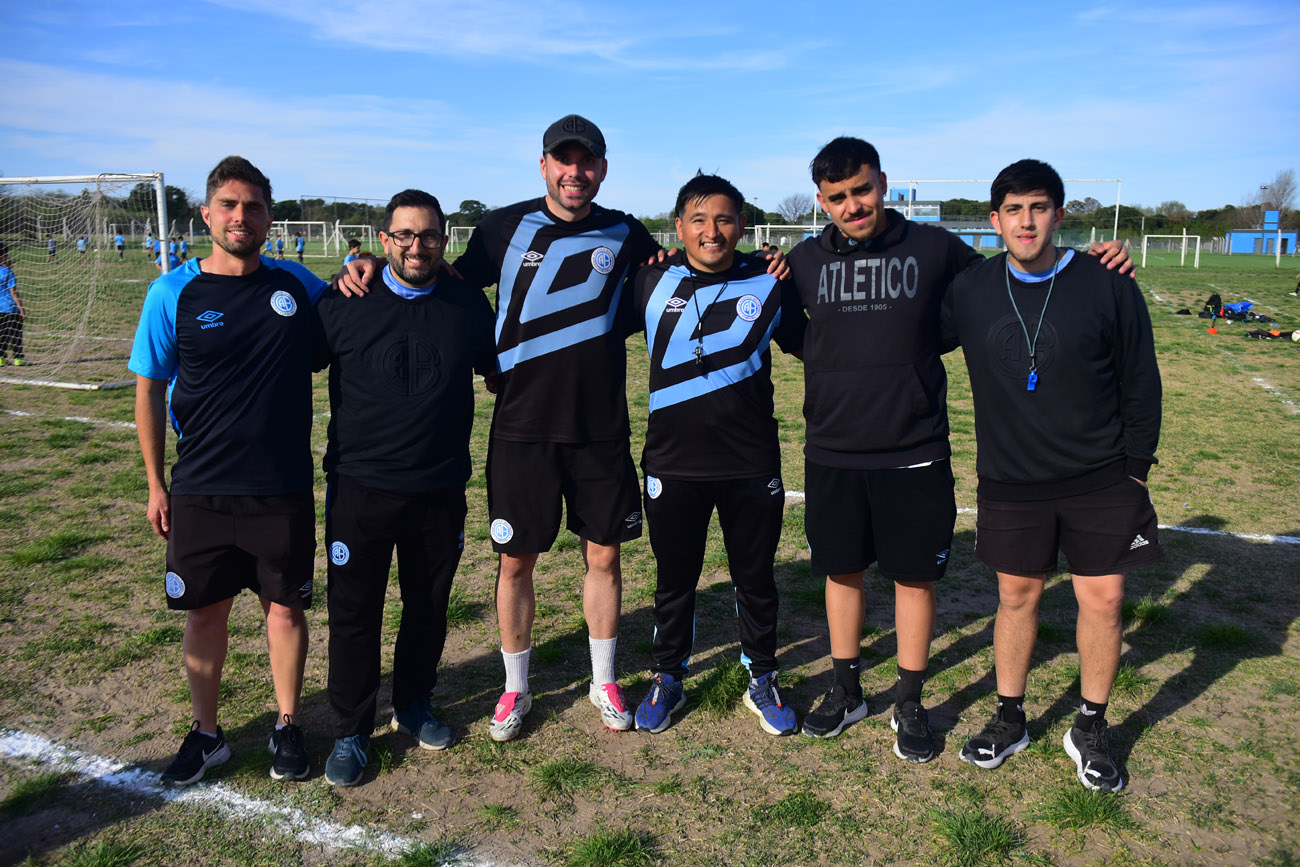 Día de entrenamiento y formación de las escuelas de fútbol de Belgrano en el predio de Villa Esquiú. Kevin Constantin, director de escuelas de Belgrano. (Nicolás Bravo / La Voz)