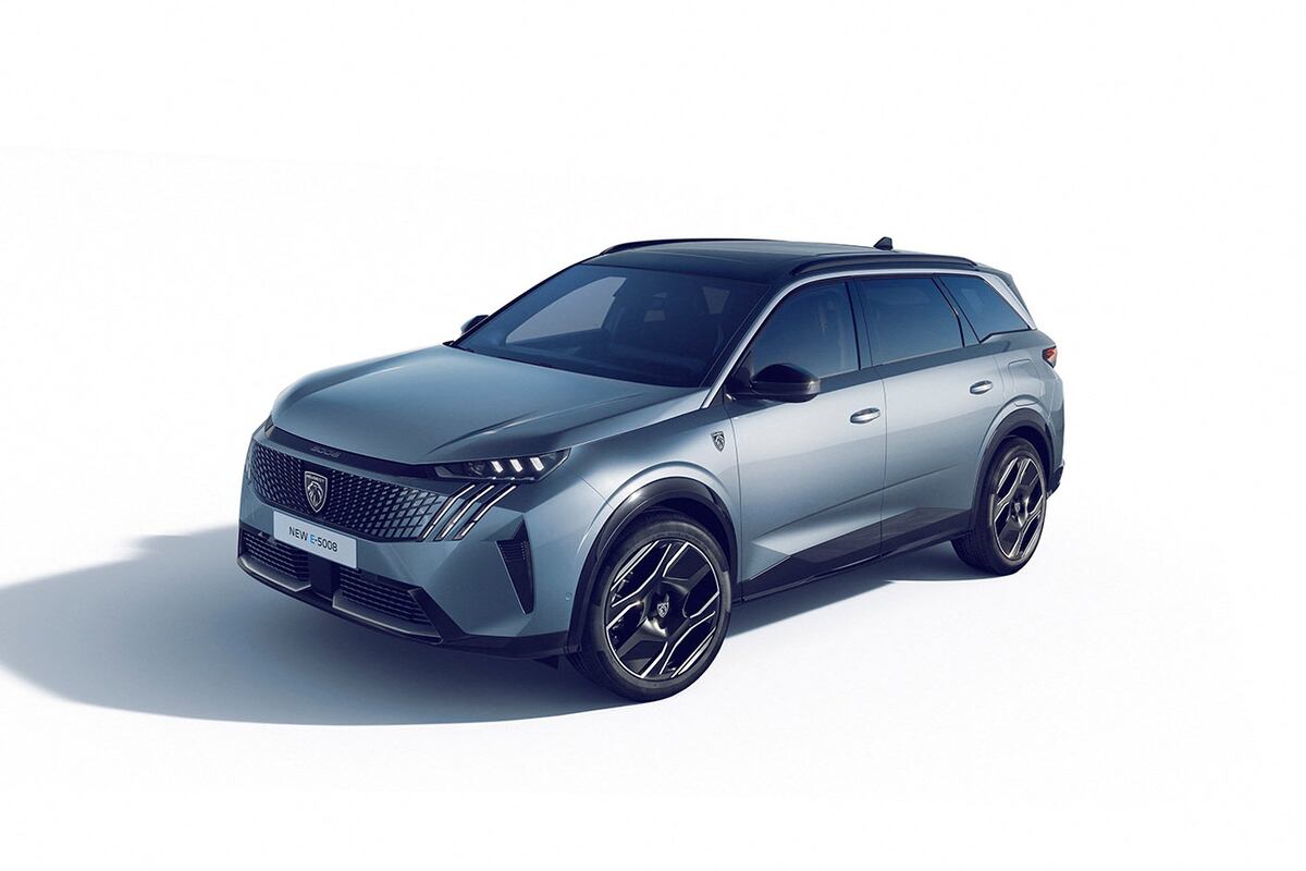 El nuevo Peugeot E-5008 demuestra la flexibilidad de la plataforma Stellantis STLA Medium, que es el primer modelo que utiliza en configuración estirada.