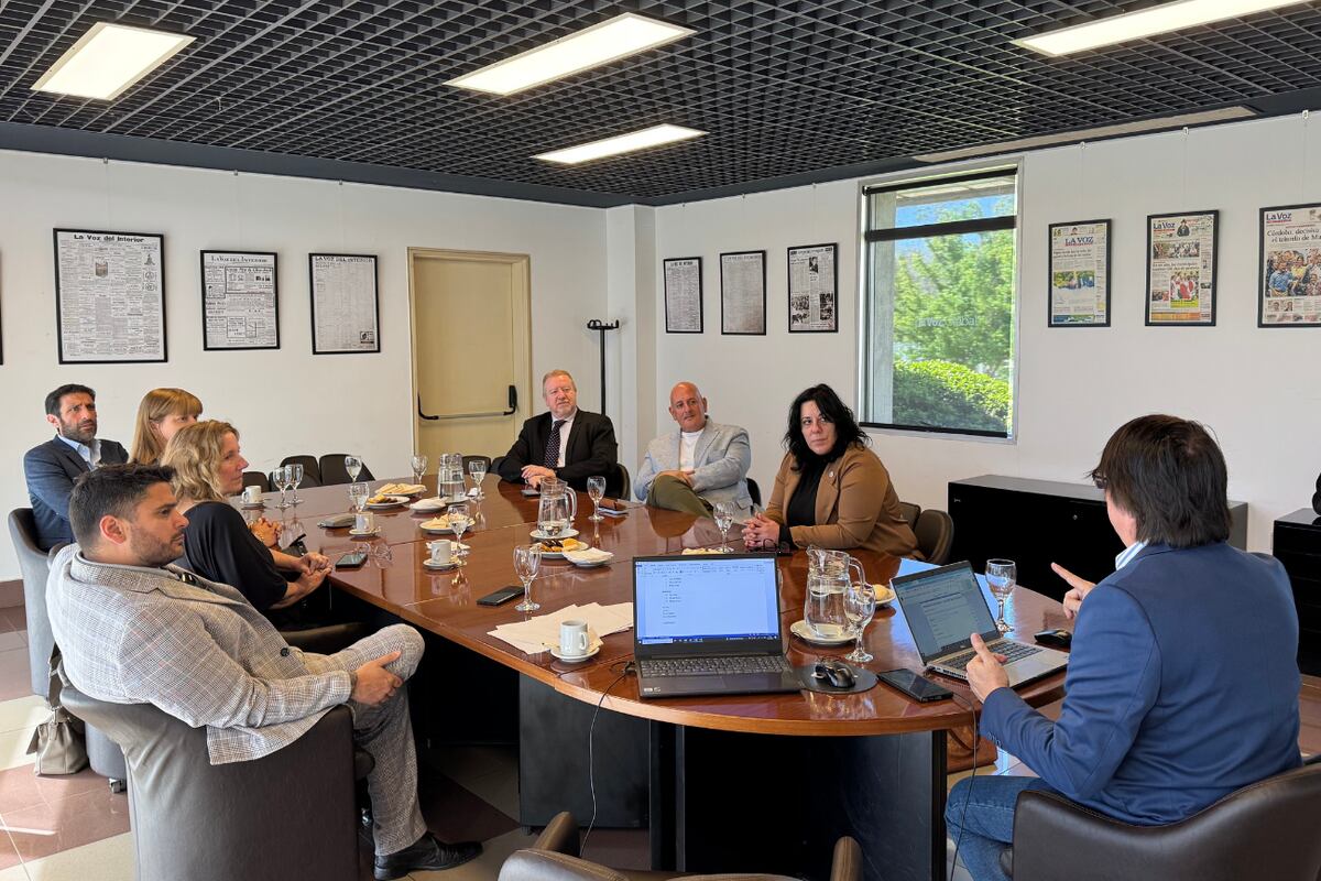 El jurado se reunió en la sede de La Voz para elegir los nominados de la edición 2025 de los premios Córdoba Inmobiliaria.