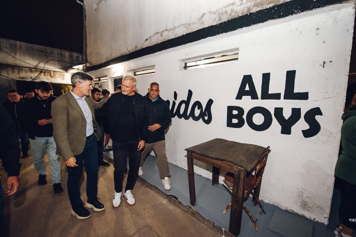 El Club Atlético All Boys inauguró seis nuevas torres de iluminación. (Prensa Gobierno).