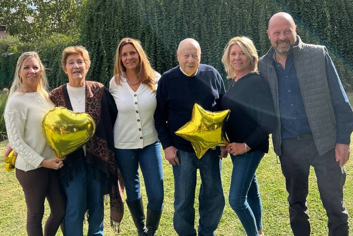 De izquierda a derecha Bibiana Tomaselli - Noris Giraudo - Laudia Tomaselli - Isidro Tomaselli - Marite Tomaselli - José Luis Tomaselli