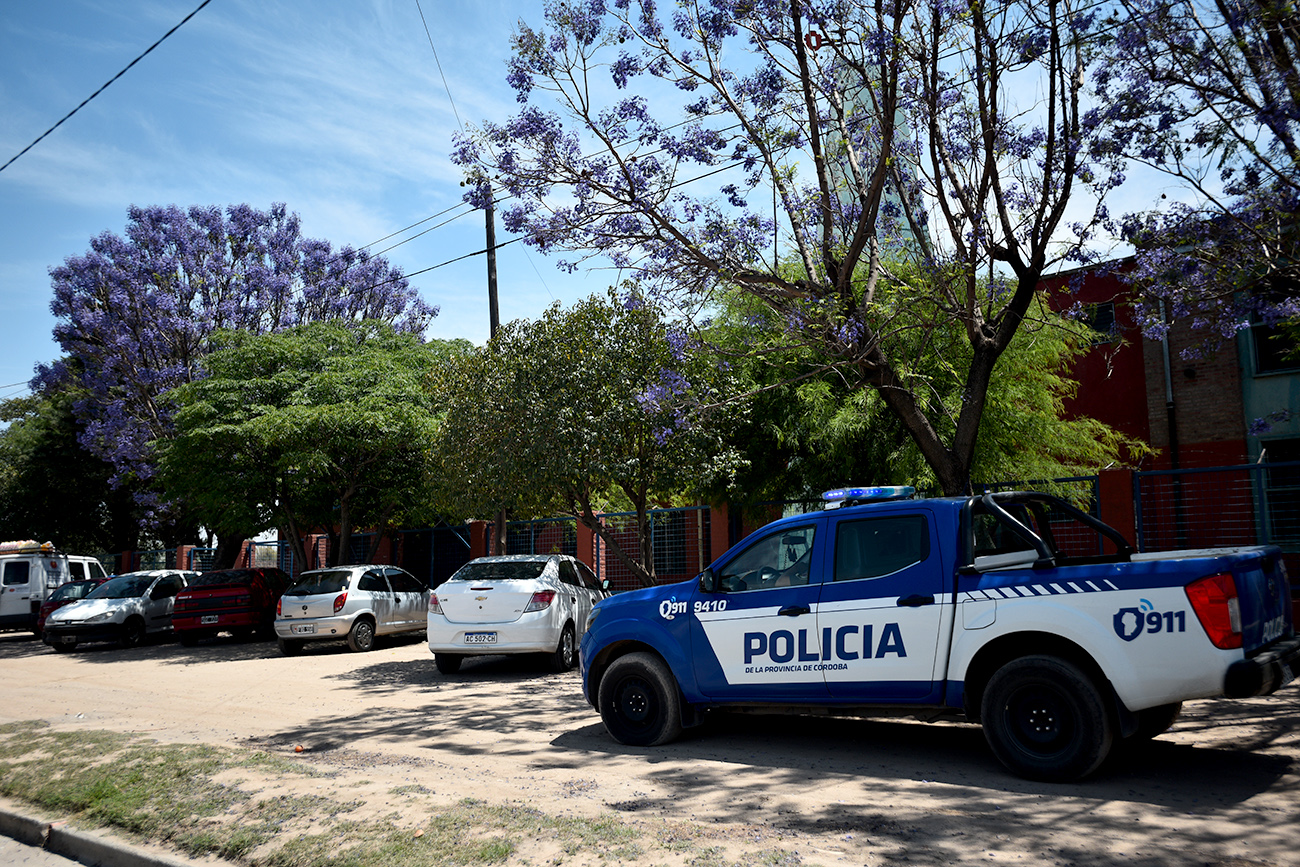 Asesinato en Córdoba. Un hombre de 34 años fue ultimado de un disparo en barrio 16 de Abril. (Pedro Castillo / La Voz)