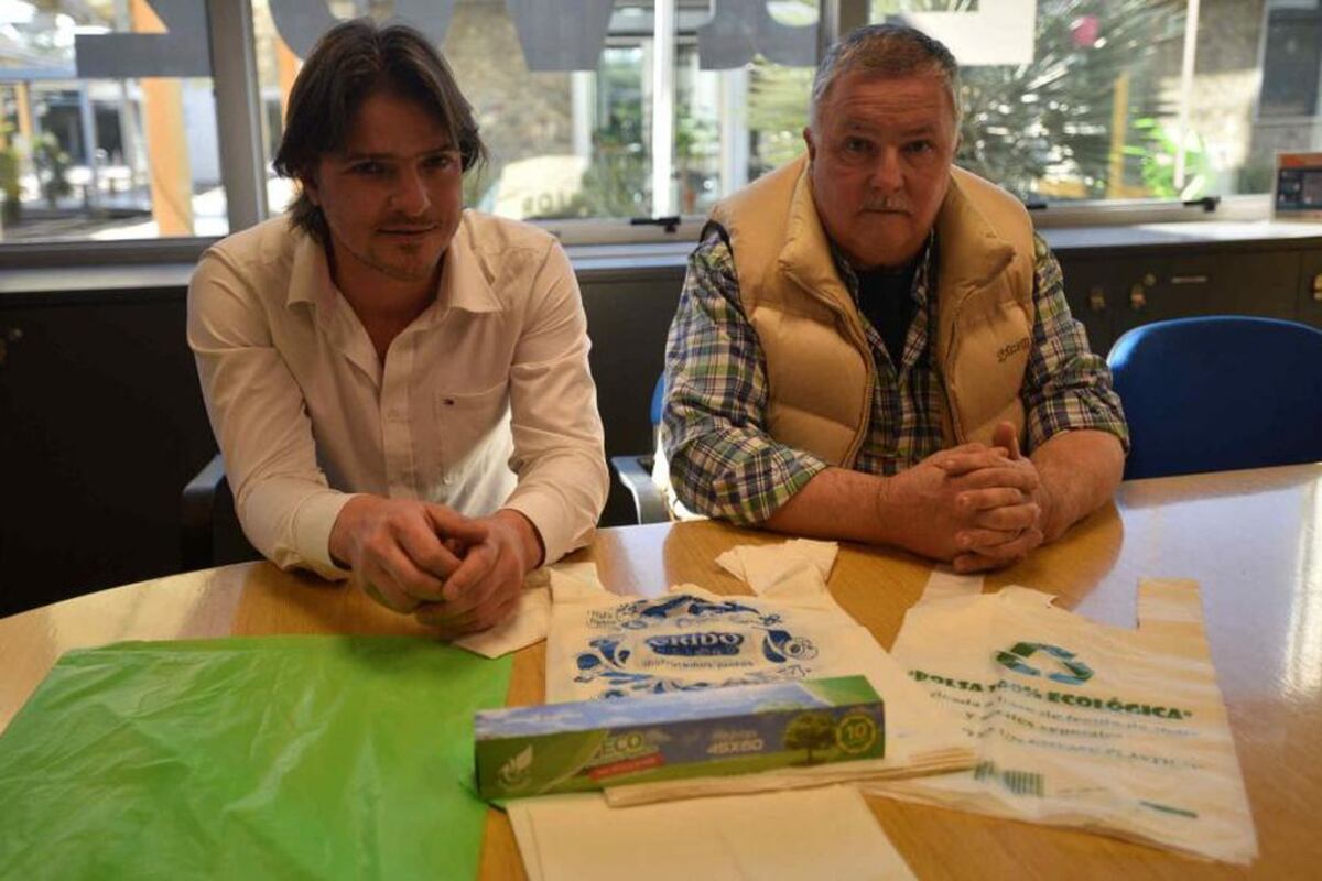 Federico y Daniel Nicolino. Hijo y padre, de la firma Papeleno. (La Voz)