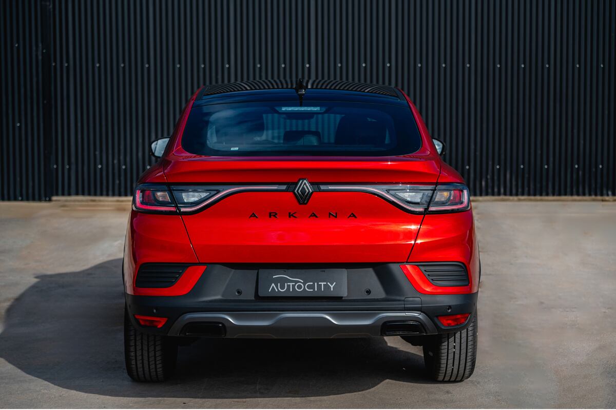 Es un SUV del segmento C que se inscribe en la tendencia de diseño de techo con mucha caída. Tiene buen espacio en las plazas traseras y un enorme baúl de más de 500 litros de capacidad.