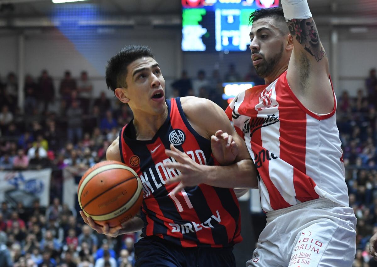 Instituto con San Lorenzo habían jugado por última vez una final de Liga Nacional a siete partidos, en 2019. Se enfrentan José Vildoza y Santiago Scala, ambos hoy en Boca. (La Voz / Archivo)