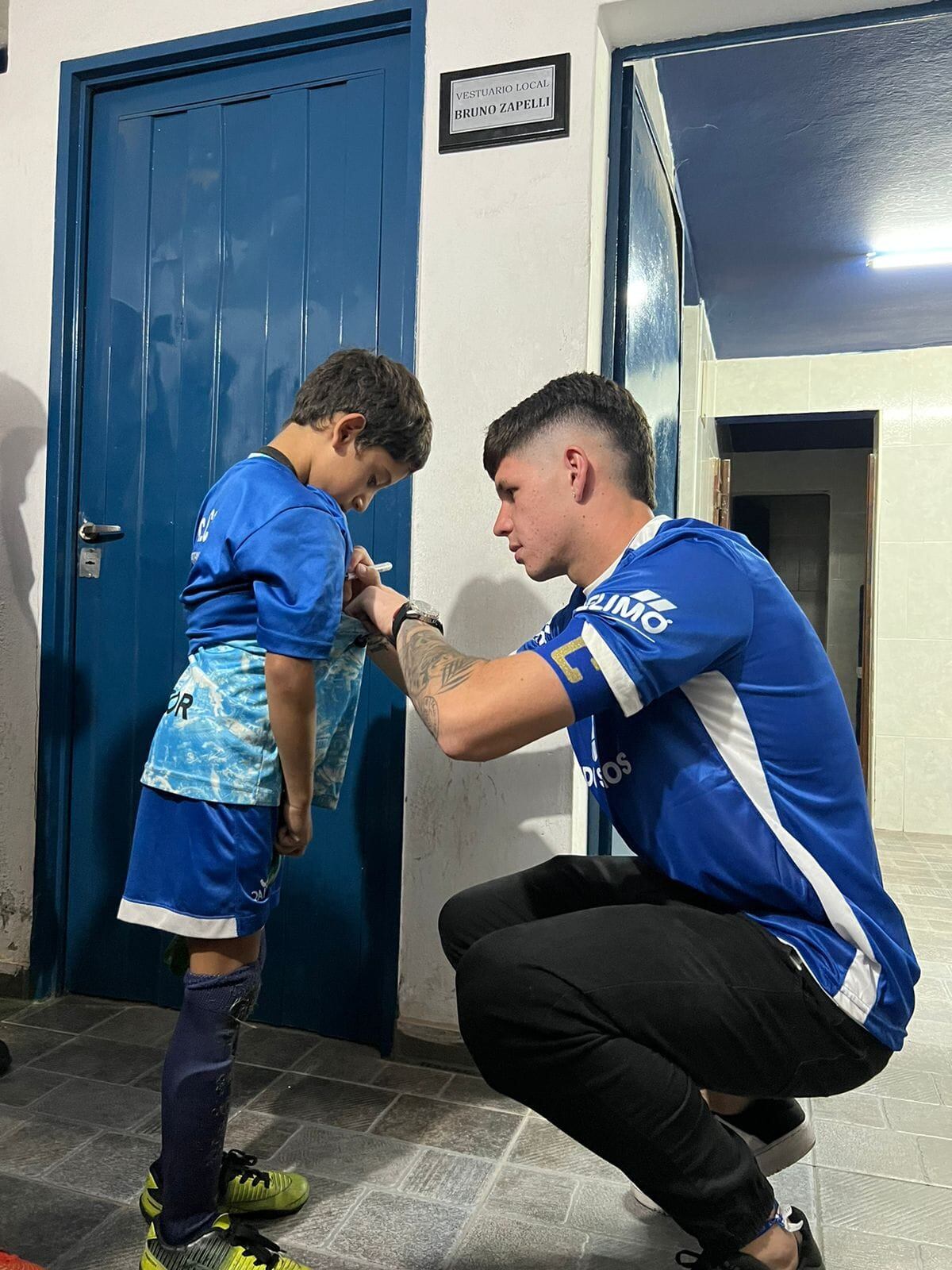 Bruno Zapelli y el gran momento que vivió en el Club Atlético Carlos Paz, de la LCF. (Fotos: Guille Nash, prensa del club).