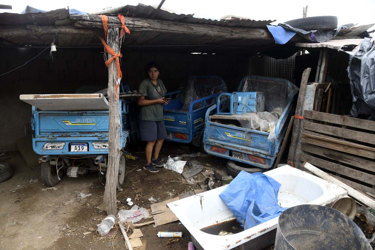 Muchas familias del barrio vive de la recolección y ahora no tienen cómo trabajar. (Ramiro Pereyra /La Voz)
