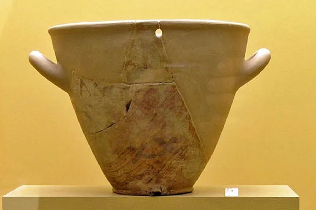 Reconstrucción de una clepsidra de barro original de finales del siglo V aC, Museo del Ágora de Atenas. Wikimedia Commons.