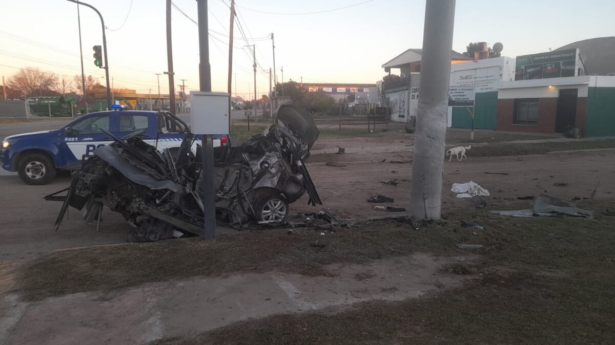 Choque fatal en Villa María: una mujer chocó contra un poste (Radio Villa María).