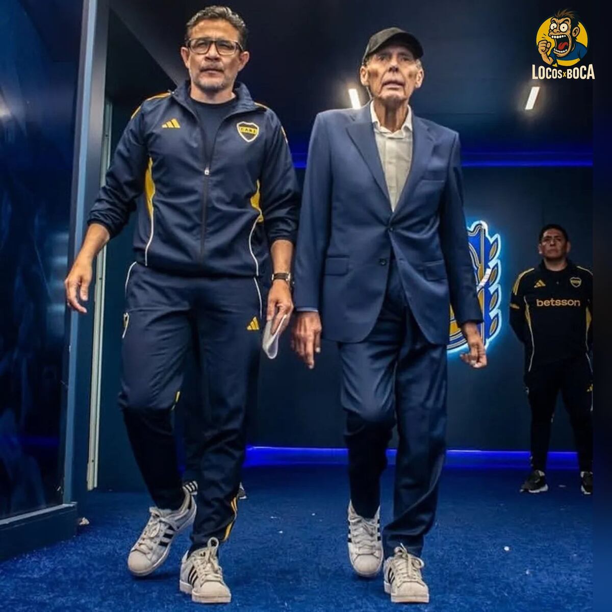 Quién es Juvenal Rodríguez, el hombre de lentes que acompaña a Claudio Úbeda en el banco de Boca. (Gentileza Boca).