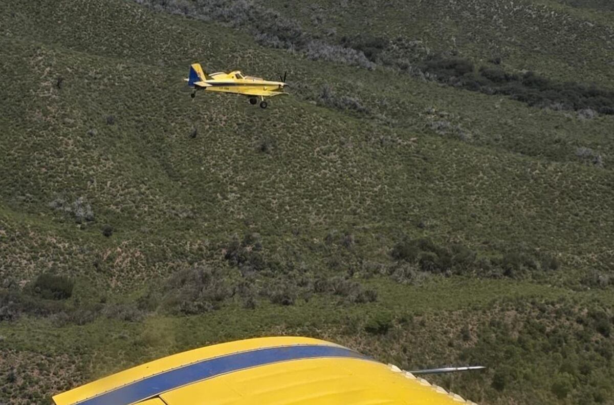 Córdoba. Aviones hidrantes en un sobrevuelo preventivo por incendios.