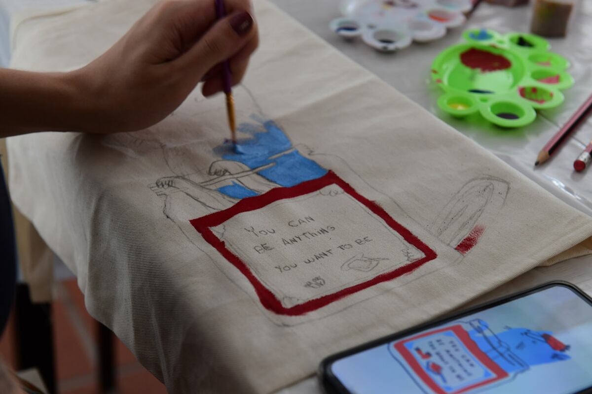 "Píntate una". Evento creativo en Córdoba, espacio Kope Cowork. (Christian Luna / La Voz)