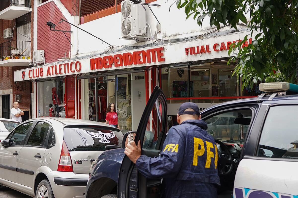AFA. Allanamiento en la sede del Club Barracas. (Gentileza / Clarín)