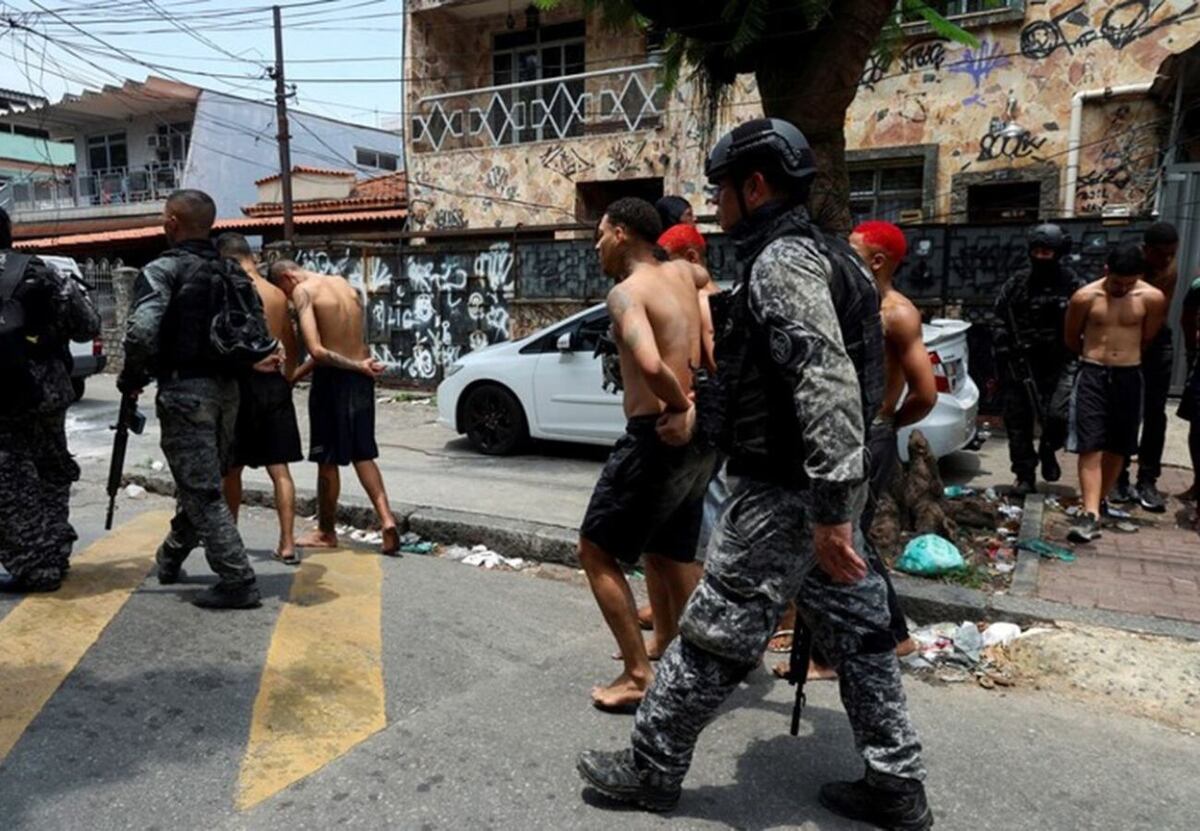 Río de Janeiro. Narcos y policías tuvieron una batalla cruenta en las calles de dos favelas.