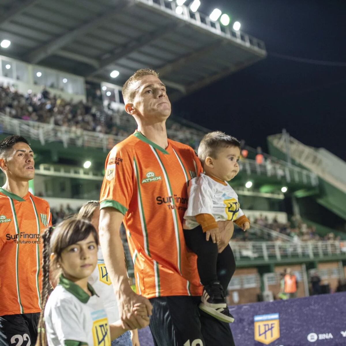Alejandro Cabrera de Banfield sufrió la rotura de ligamentos en la rodilla derecha. (Prensa Banfield).