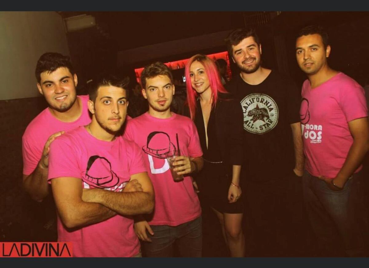 La Cintia, a mediados de la década pasada cuando era la frontgirl de Demorados, una banda de cumbia canchera. (Gentileza La Cintia)