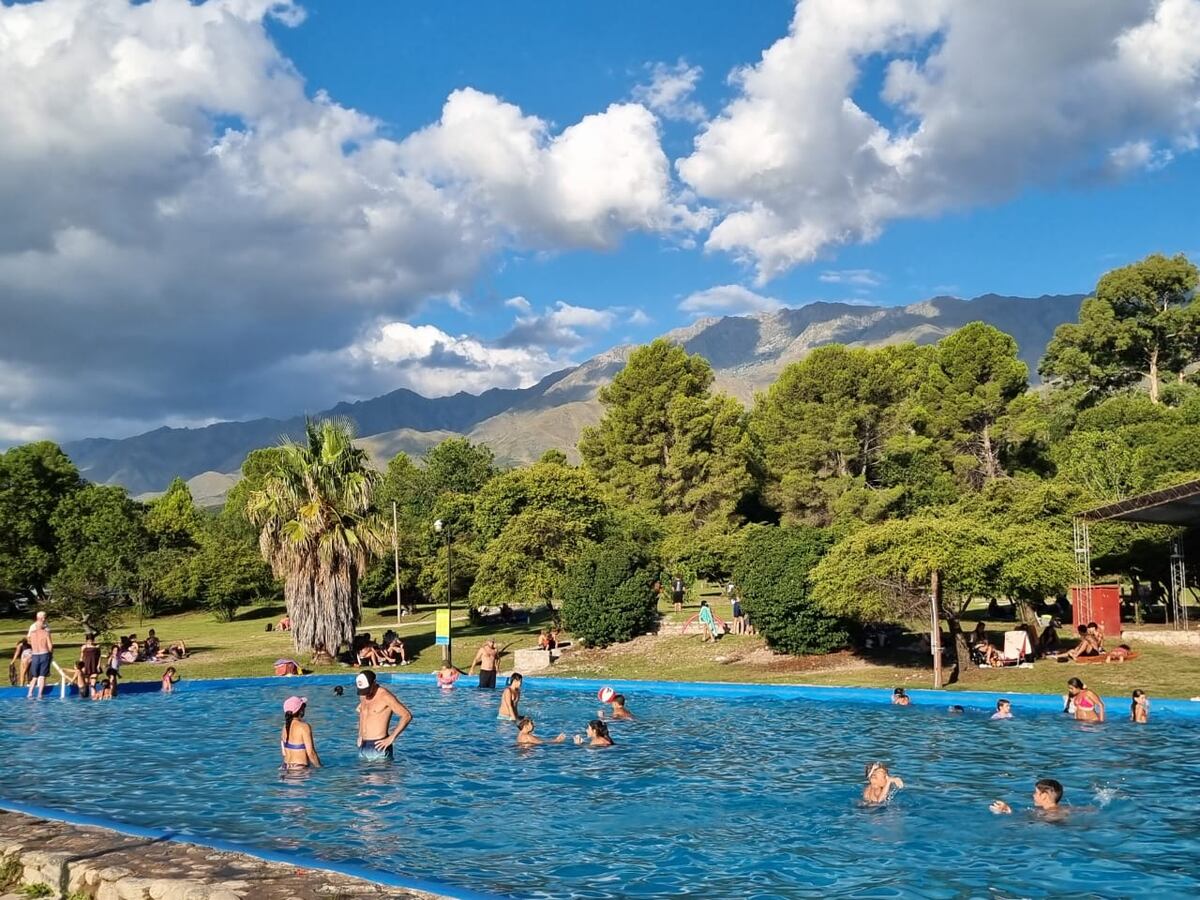 Verano 2026. Turismo en Traslasierra. Piletas en el balneario municipal de San Javier (La Voz)