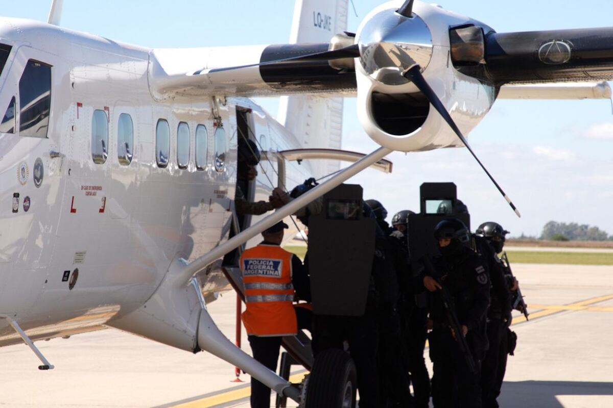 Trasladaron al jefe de "La Fiel" a la cárcel de Ezeiza. (Justicia).