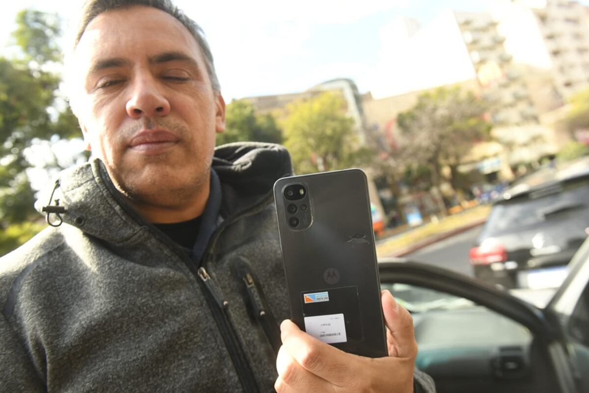 El periodista Juan Manuel González y el fotógrafo José Gabriel Hernández agredidos en la previa al Acto de Mayo en Córdoba. (Javier Ferreyra / La Voz)