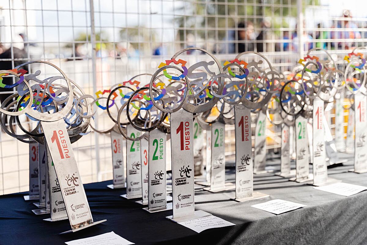 Los trofeos fueron confeccionados con rezagos de industria. / Municipalidad de Córdoba