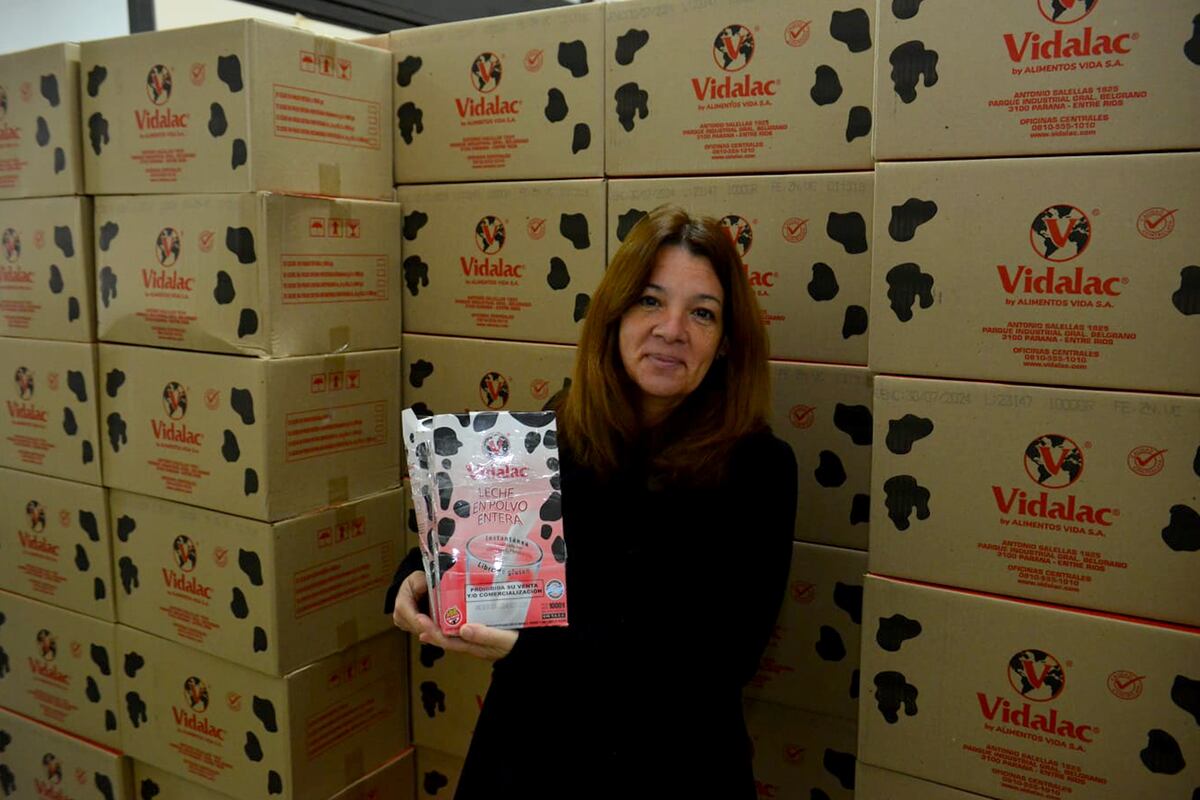 En Villa Libertador. Marcela Pesce, referente de la fundación Capredi, de Villa El Libertador, dijo que la leche en polvo se distribuirá con otros 22 comedores populares de la zona sur. (Nicolás Bravo)