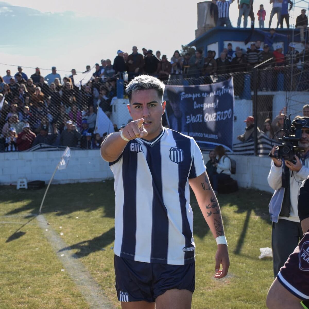 Alejandro Acosta, delantero de Talleres de Berrotarán. (Gentileza Agustín López / Prensa Talleres de Berrotarán).