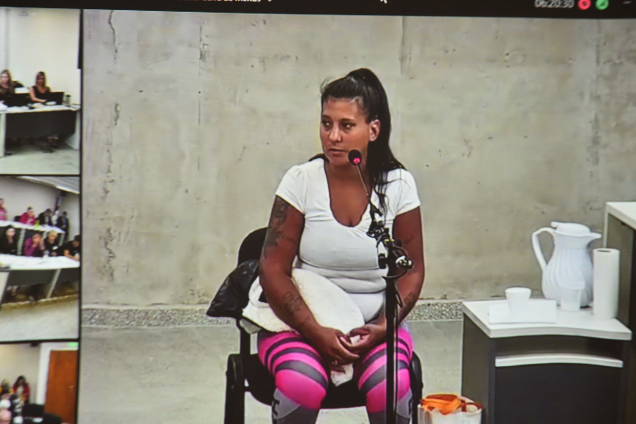 ATENCION POR QUE MT ES BEBE SOBREVIVIENTE
Ludmila Torres y Sonia Torres, mamá y abuela respectivamente de MT
Novena jornada del juicio por la muerte de bebés en el Hospital Neonatal
(Pedro Castillo / La Voz)